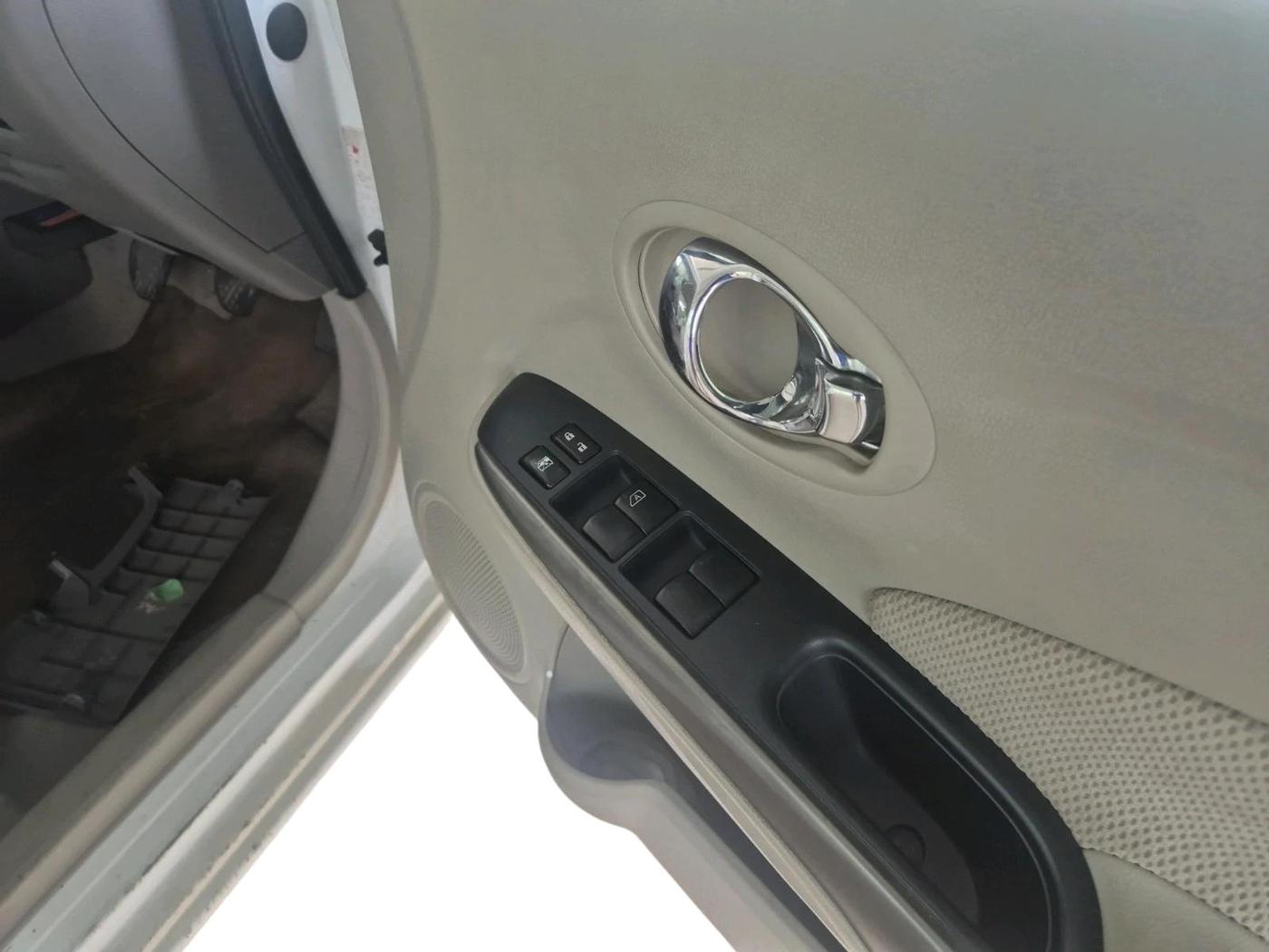 2012 Nissan Sunny XV PETROL, Petrol, Manual, 51,100 km, interior