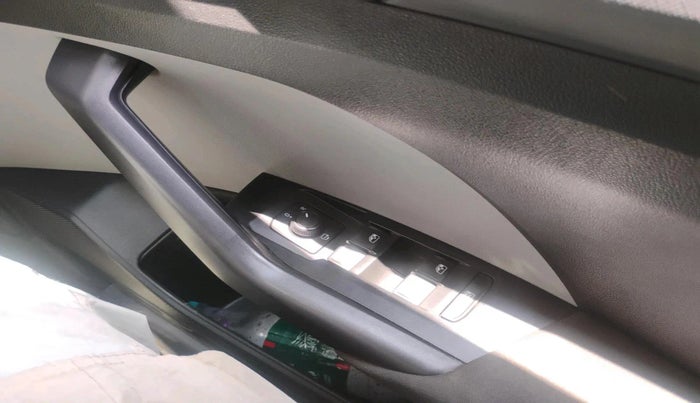 2021 Skoda KUSHAQ AMBITION 1.0L TSI AT, Petrol, Automatic, 95,697 km, interior