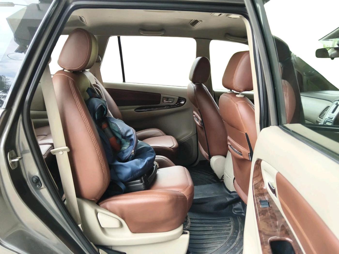 2012 Toyota Innova 2.5 VX 7 STR, Diesel, Manual, 3,15,261 km, interior