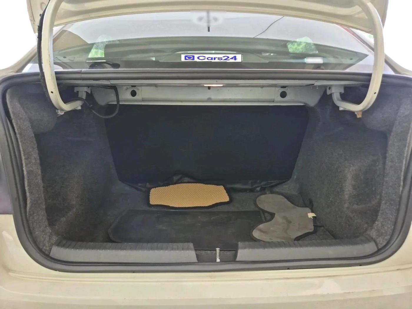 2018 Volkswagen Ameo TRENDLINE 1.0L, Petrol, Manual, 1,27,355 km, exterior