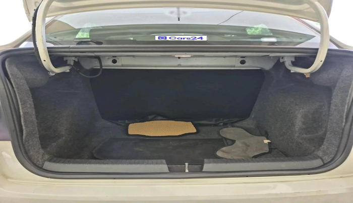 2018 Volkswagen Ameo TRENDLINE 1.0L, Petrol, Manual, 1,27,355 km, exterior