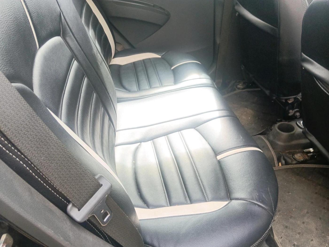 2011 Chevrolet Beat LT PETROL, Petrol, Manual, 1,30,830 km, interior