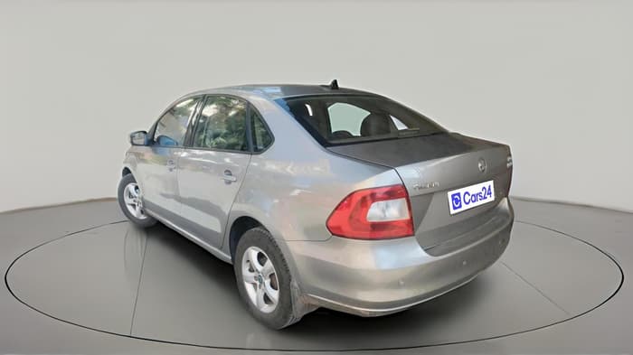 2013 Skoda Rapid ELEGANCE 1.6 MPI MT, Petrol, Manual, 1,05,916 km, exterior