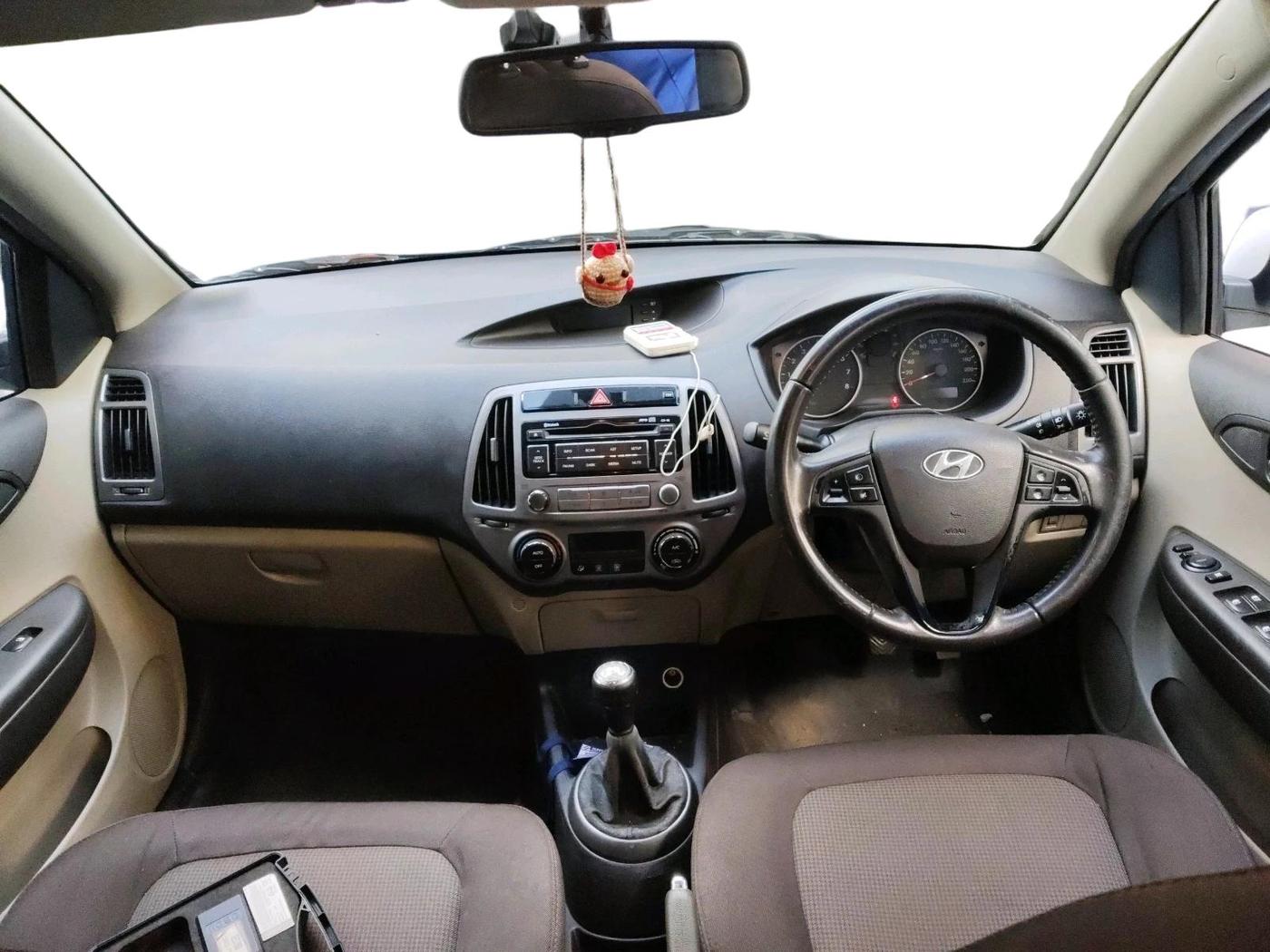 2014 Hyundai i20 SPORTZ 1.2, Petrol, Manual, 84,876 km, interior