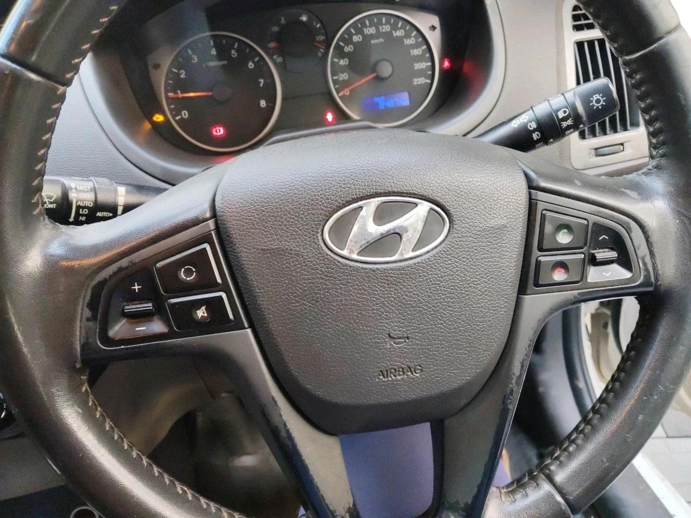 2014 Hyundai i20 SPORTZ 1.2, Petrol, Manual, 84,876 km, interior