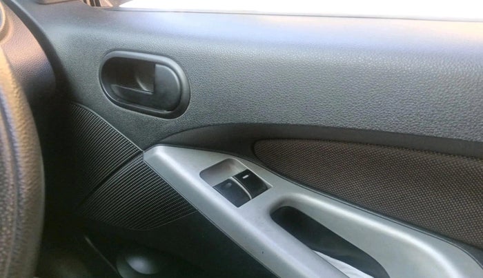 2011 Ford Figo TITANIUM 1.4 DIESEL, Diesel, Manual, 1,58,846 km, interior