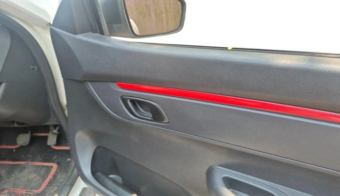 2016 Renault Kwid RXT 0.8 (O), Petrol, Manual, 38,622 km, interior