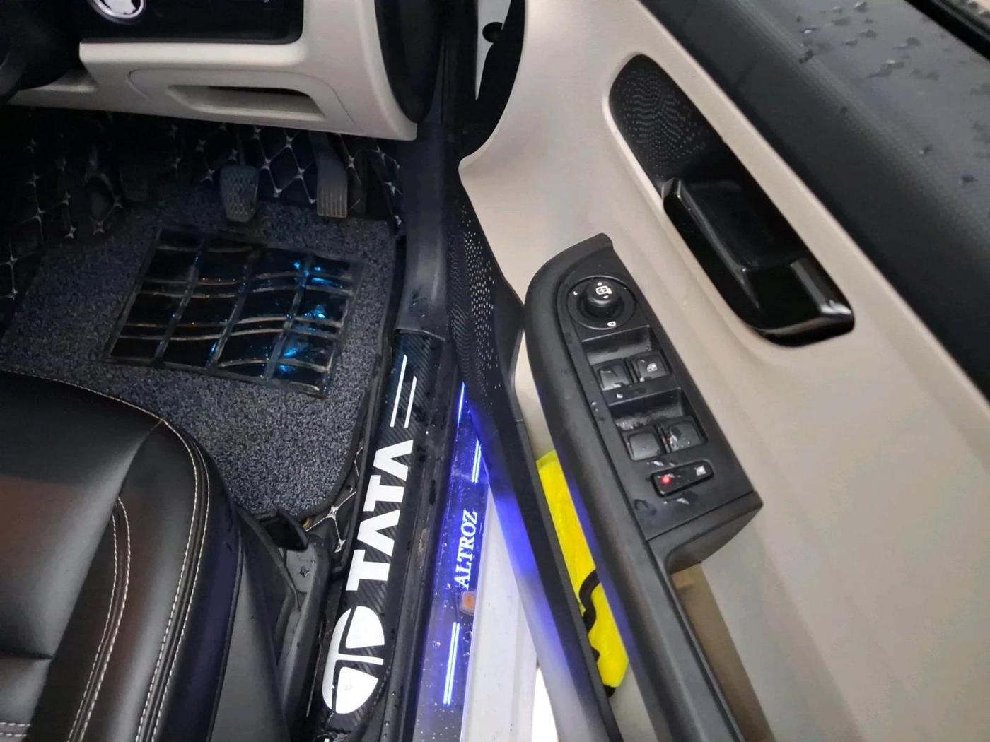 2021 Tata ALTROZ XT PETROL, Petrol, Manual, 20,381 km, interior