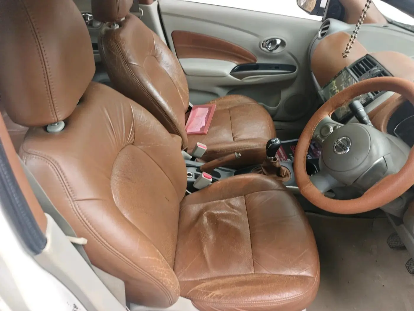 2011 Nissan Sunny XV PETROL, Petrol, Manual, 1,20,231 km, interior