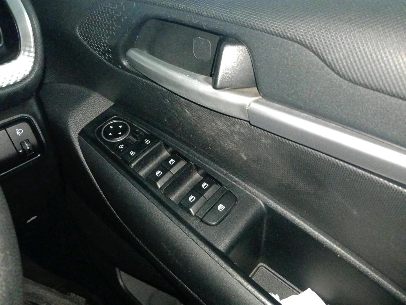 2020 KIA SONET HTK PLUS 1.2, Petrol, Manual, 90,455 km, interior