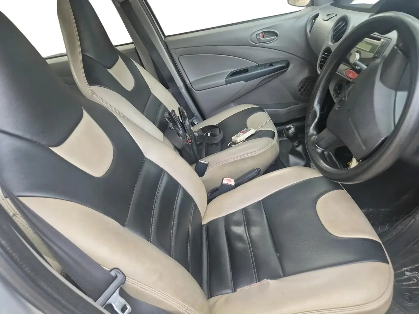2011 Toyota Etios G, Petrol, Manual, 1,16,191 km, interior