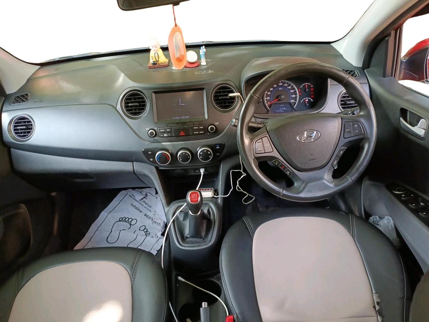 2018 Hyundai Grand i10 SPORTZ 1.2 KAPPA VTVT DUAL TONE, Petrol, Manual, 73,428 km, interior