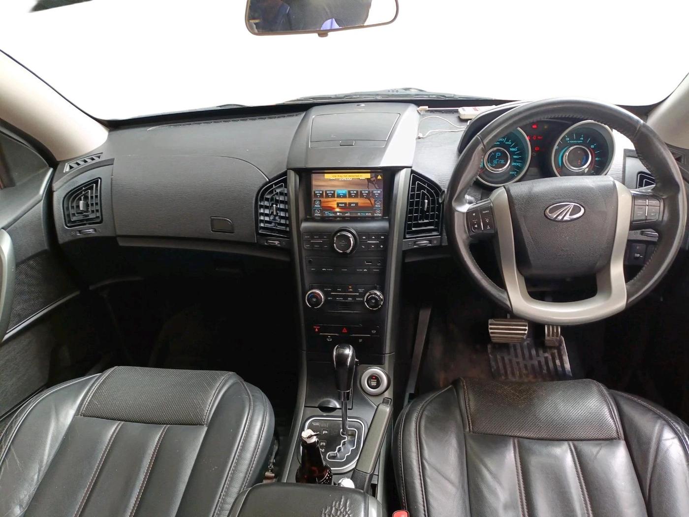 2018 Mahindra XUV500 W10 AT 1.99, Diesel, Automatic, 96,178 km, interior