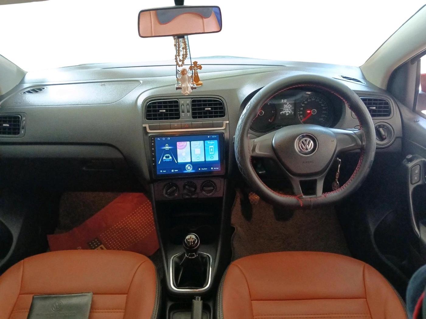 2015 Volkswagen Polo COMFORTLINE 1.5L, Diesel, Manual, 1,70,967 km, interior