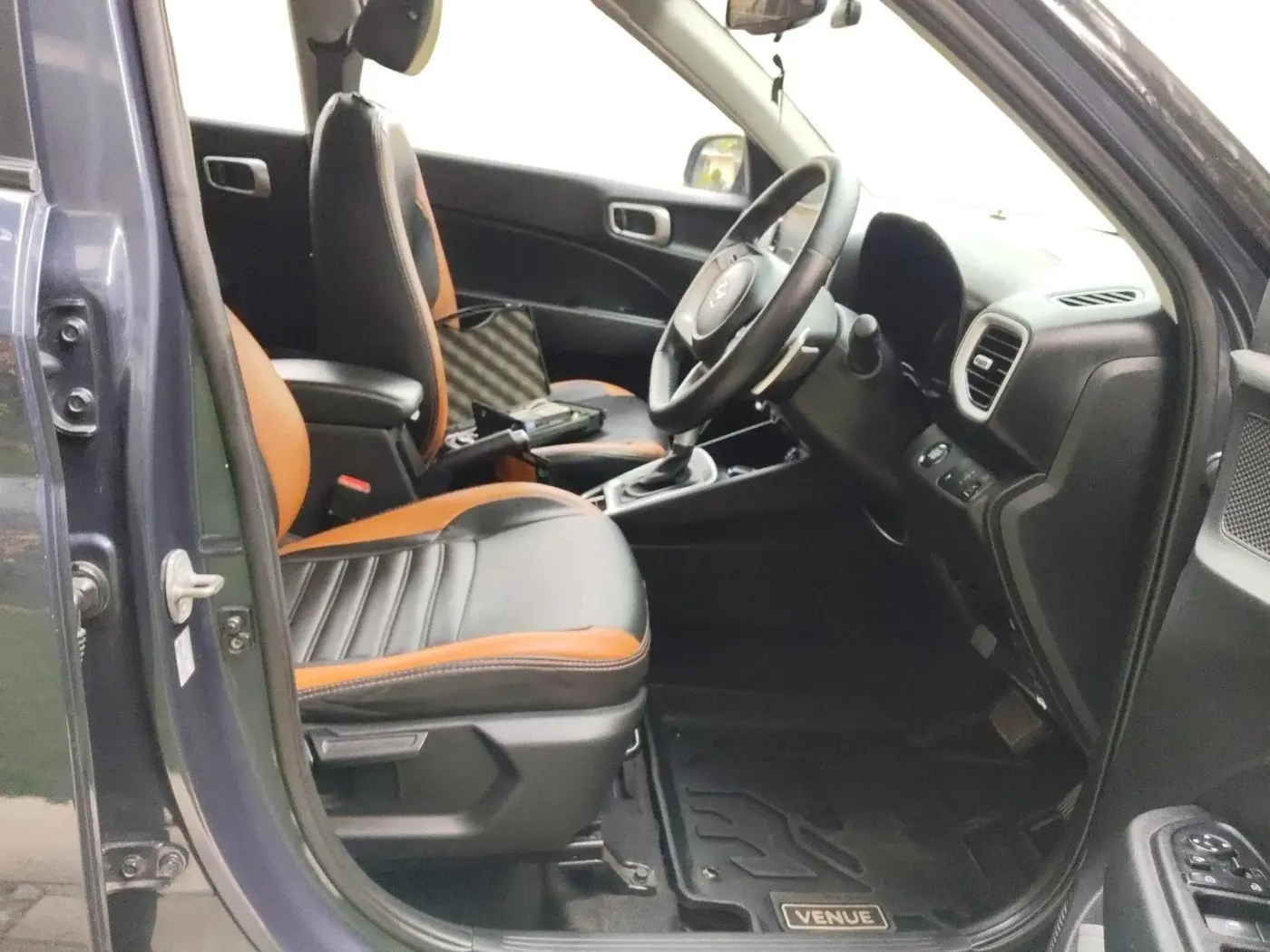 2020 Hyundai VENUE SX PLUS 1.0 TURBO DCT, Petrol, Automatic, 66,874 km, interior
