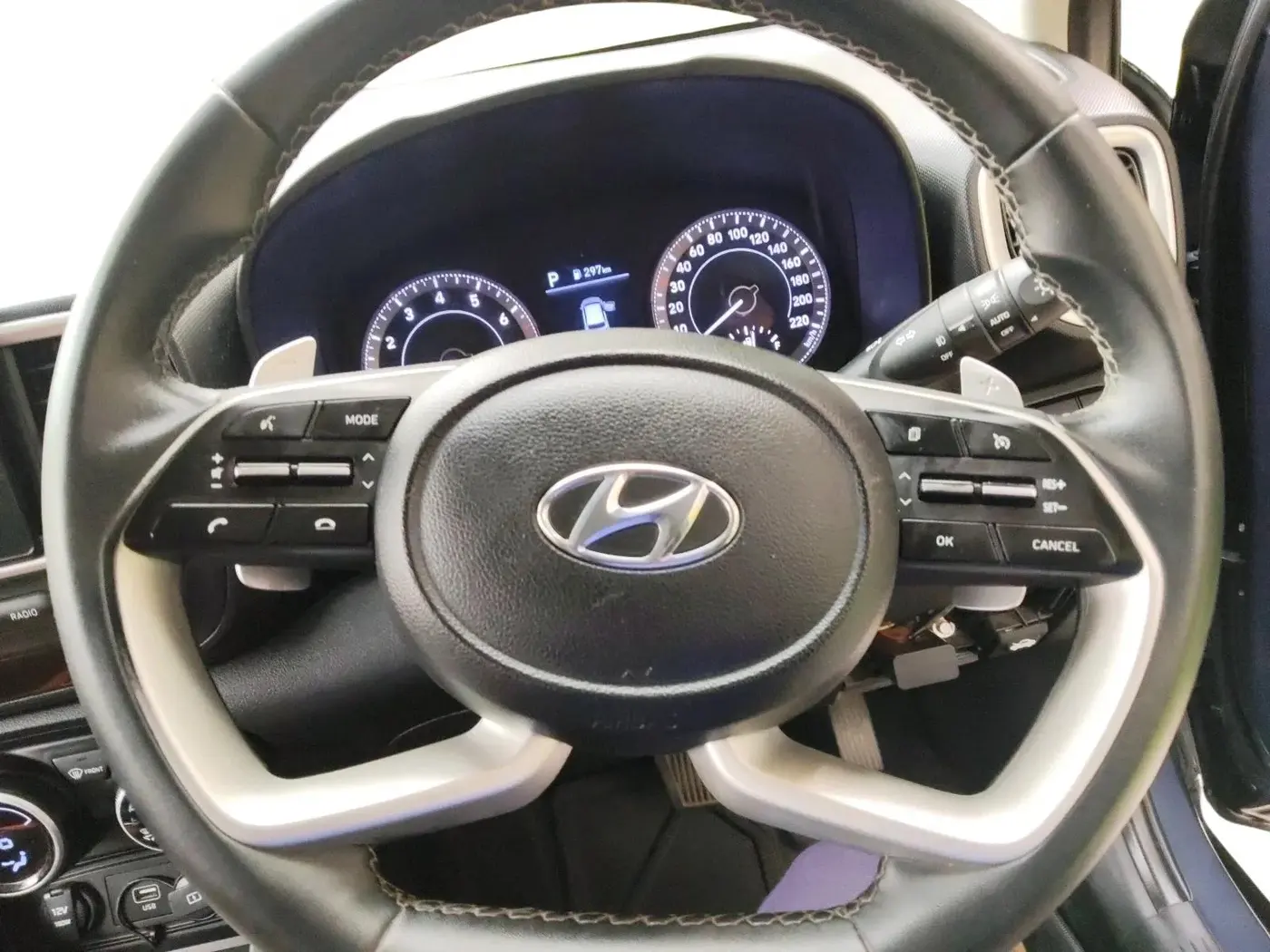 2020 Hyundai VENUE SX PLUS 1.0 TURBO DCT, Petrol, Automatic, 66,874 km, interior