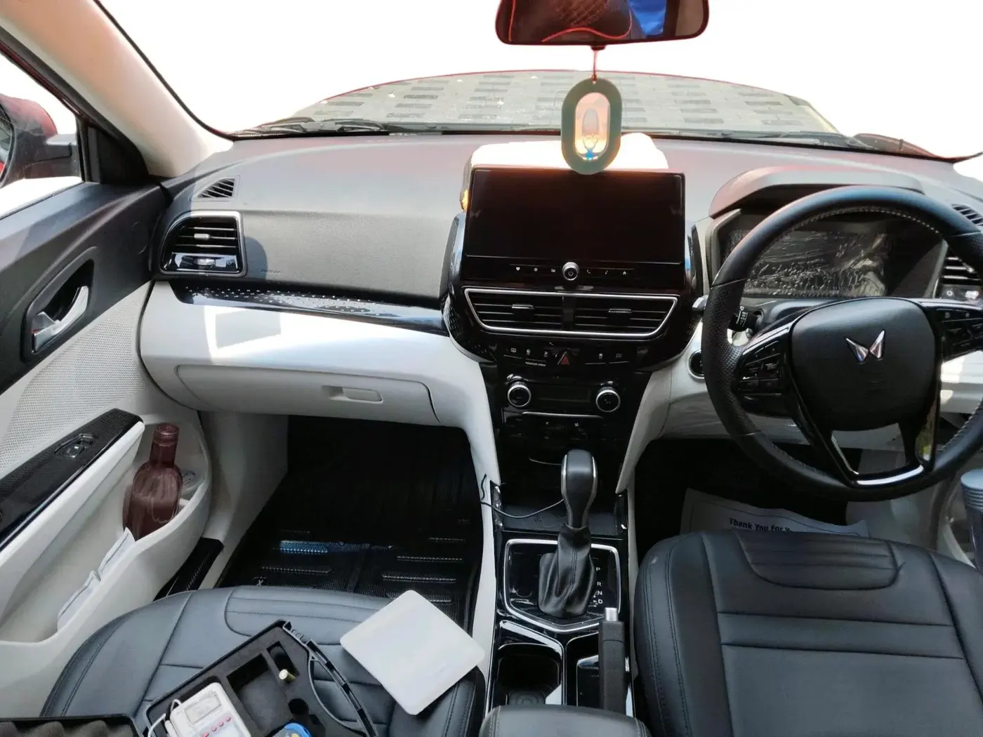 2024 Mahindra XUV 3XO AX5 1.2 L TCMPFI AT, Petrol, Automatic, 16,272 km, interior