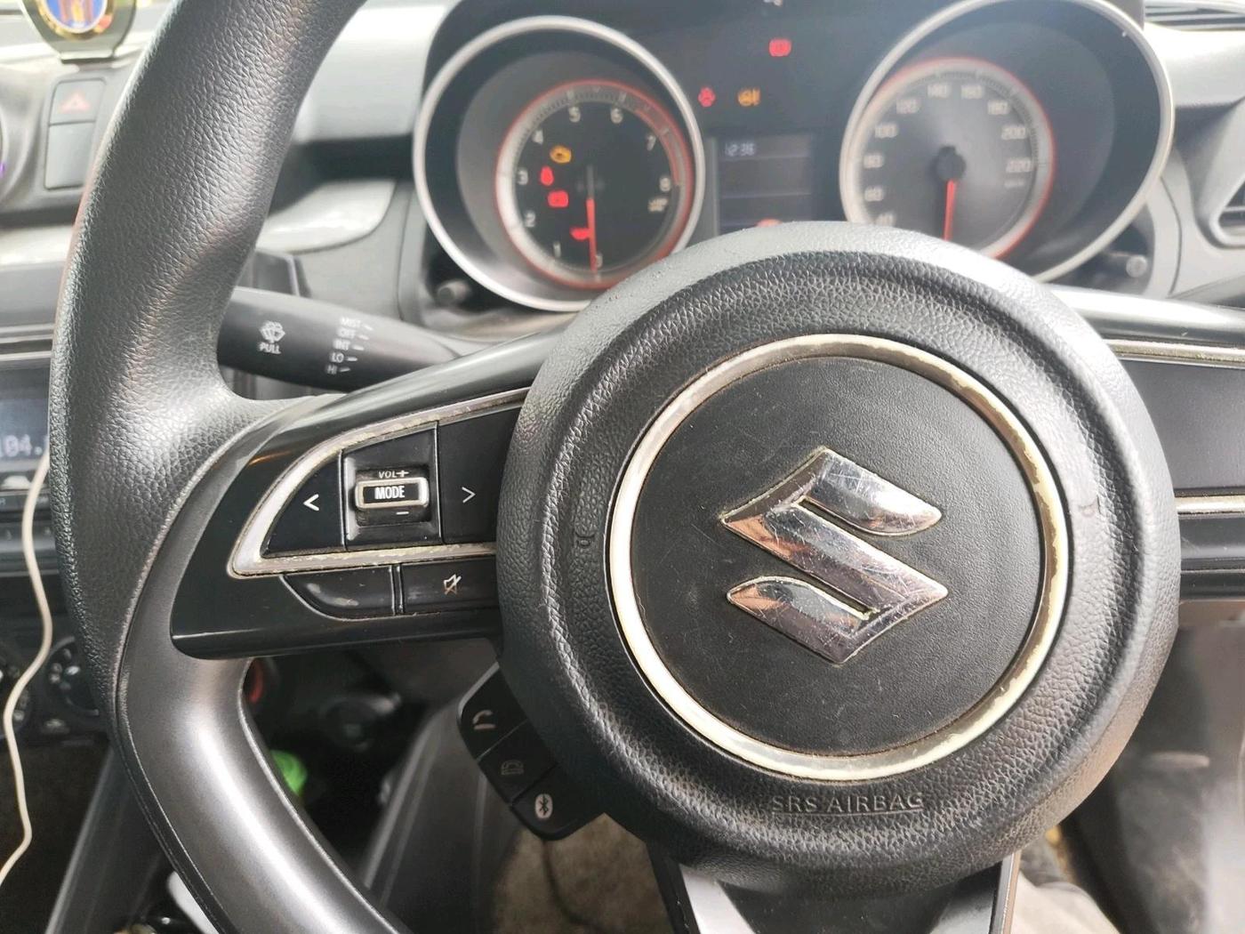 2018 Maruti Swift VXI, CNG, Manual, 81,002 km, interior