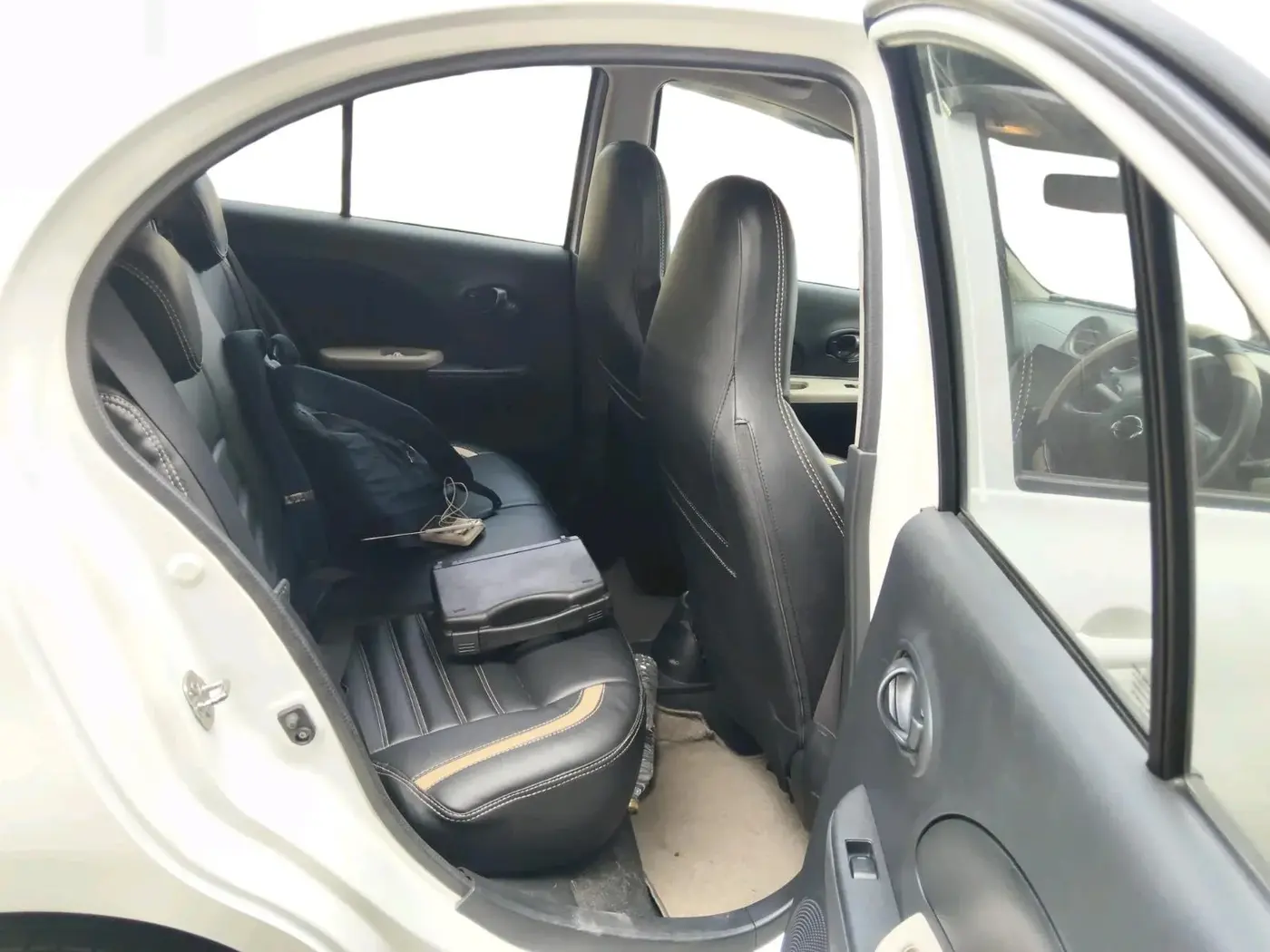 2015 Nissan Micra Active XV, Petrol, Manual, 35,132 km, interior