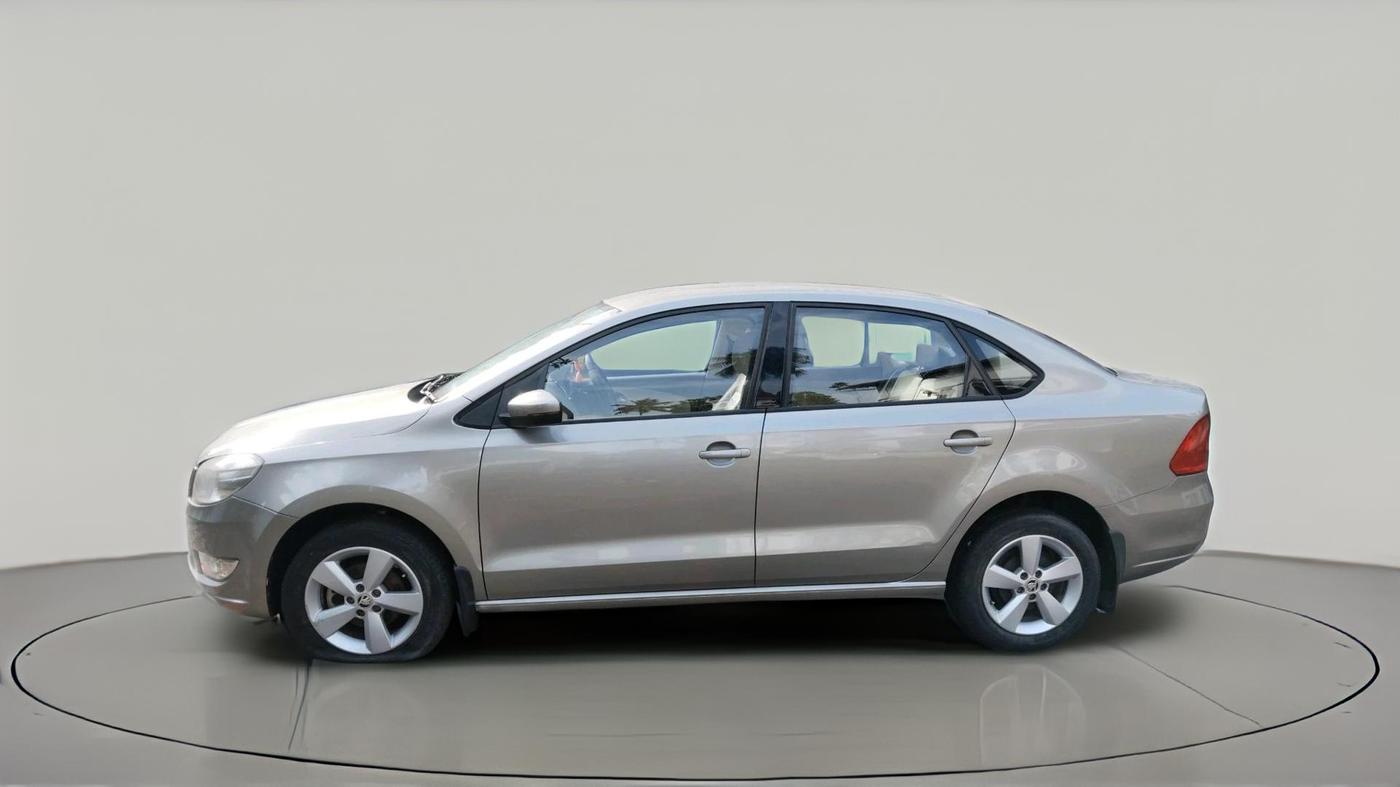 2016 Skoda Rapid 1.6 MPI STYLE PLUS MT, Petrol, Manual, 92,348 km, exterior