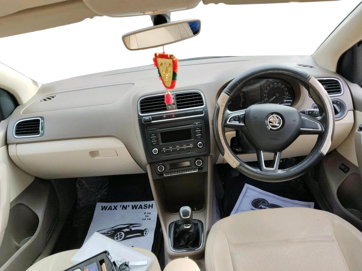 2016 Skoda Rapid 1.6 MPI STYLE PLUS MT, Petrol, Manual, 92,348 km, interior