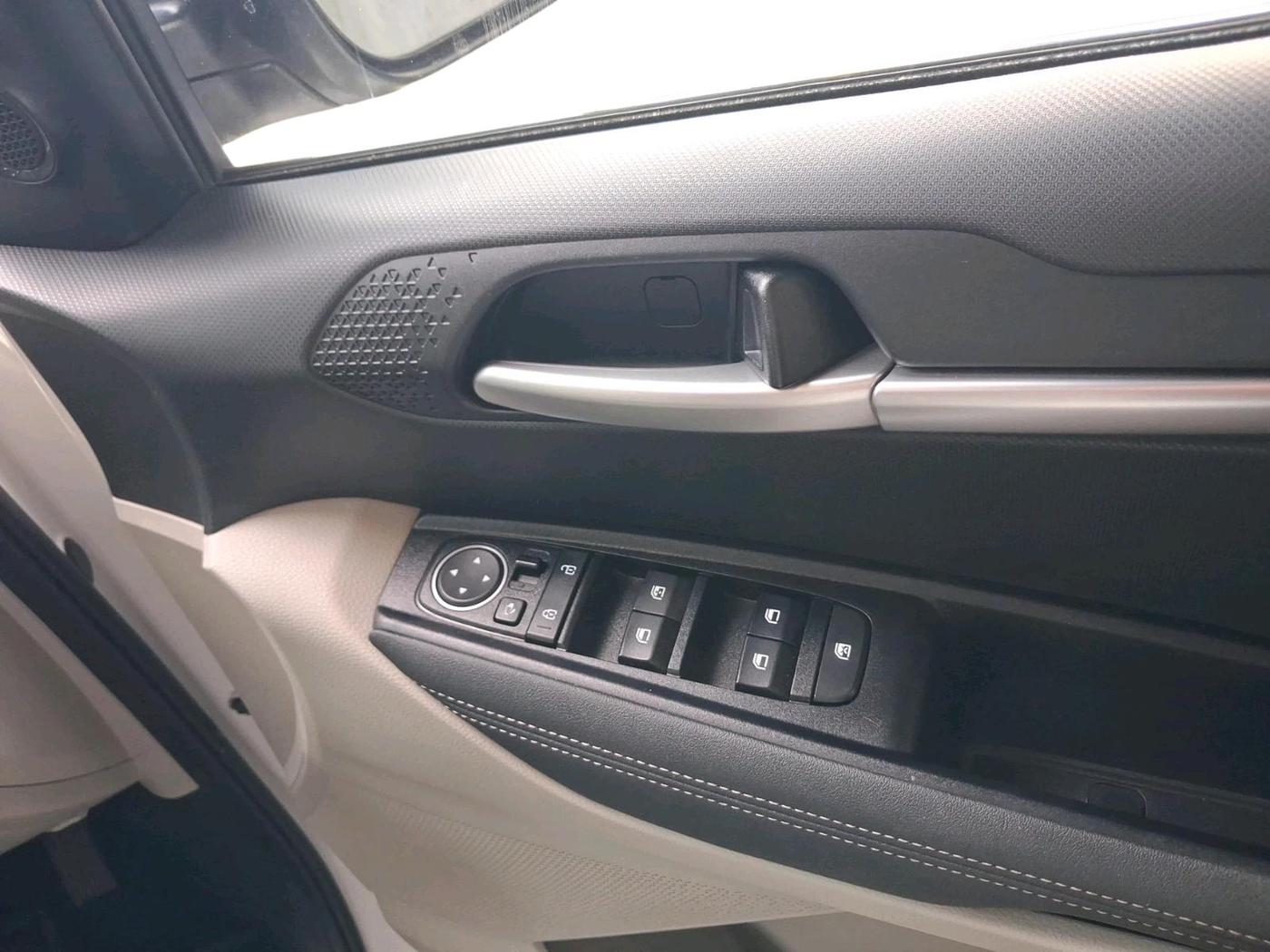2022 KIA SONET HTX PLUS 1.0 IMT, Petrol, Manual, 10,052 km, interior