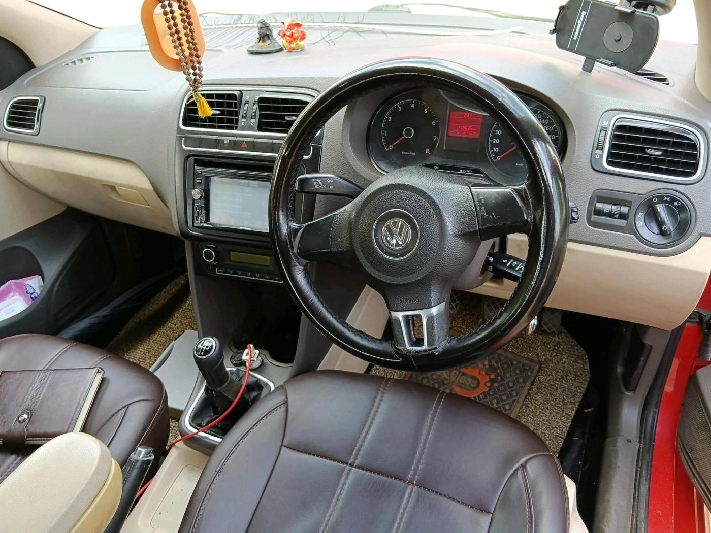 2011 Volkswagen Vento TRENDLINE 1.6, Petrol, Manual, 1,18,036 km, interior