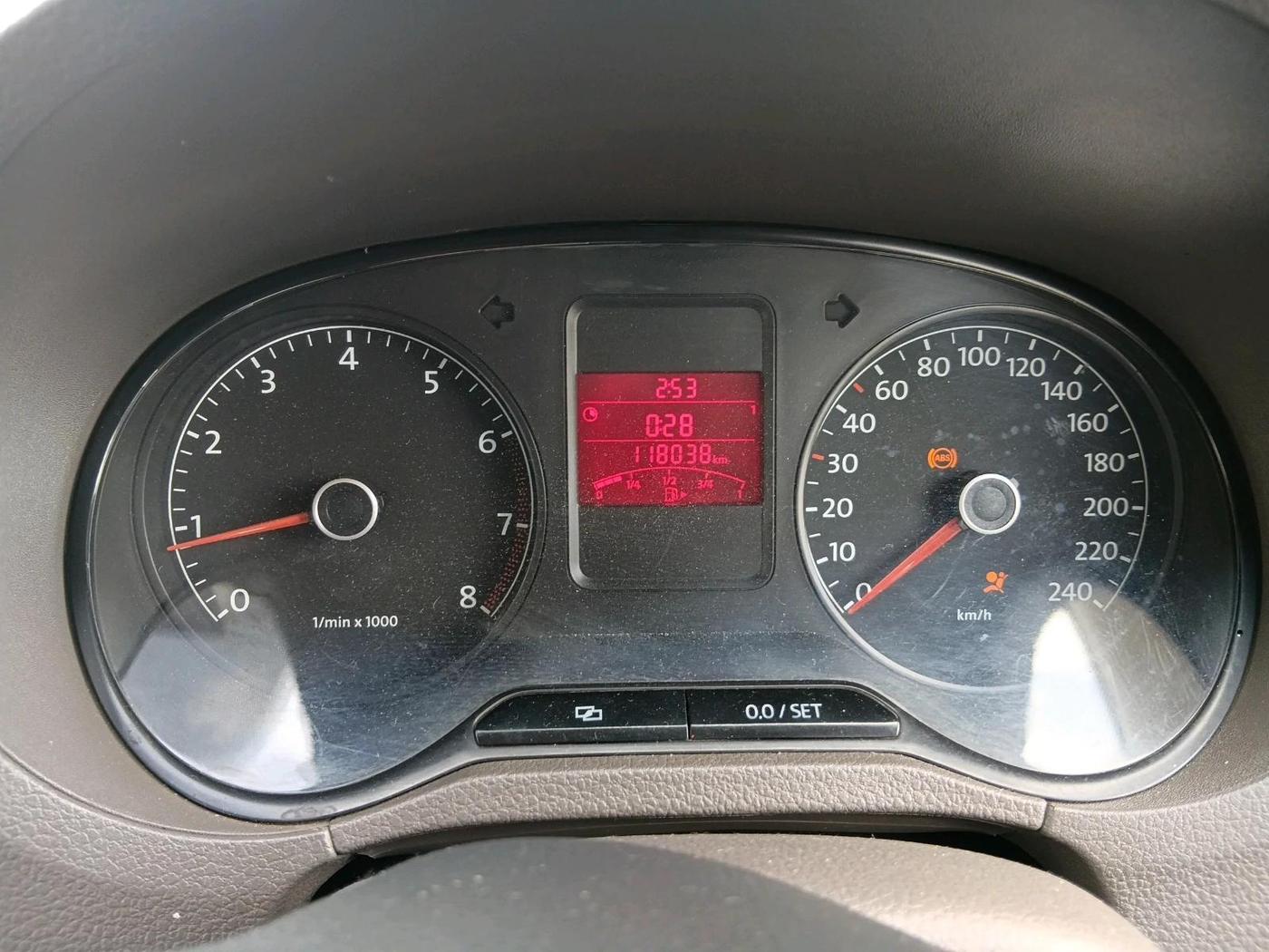 2011 Volkswagen Vento TRENDLINE 1.6, Petrol, Manual, 1,18,036 km, interior