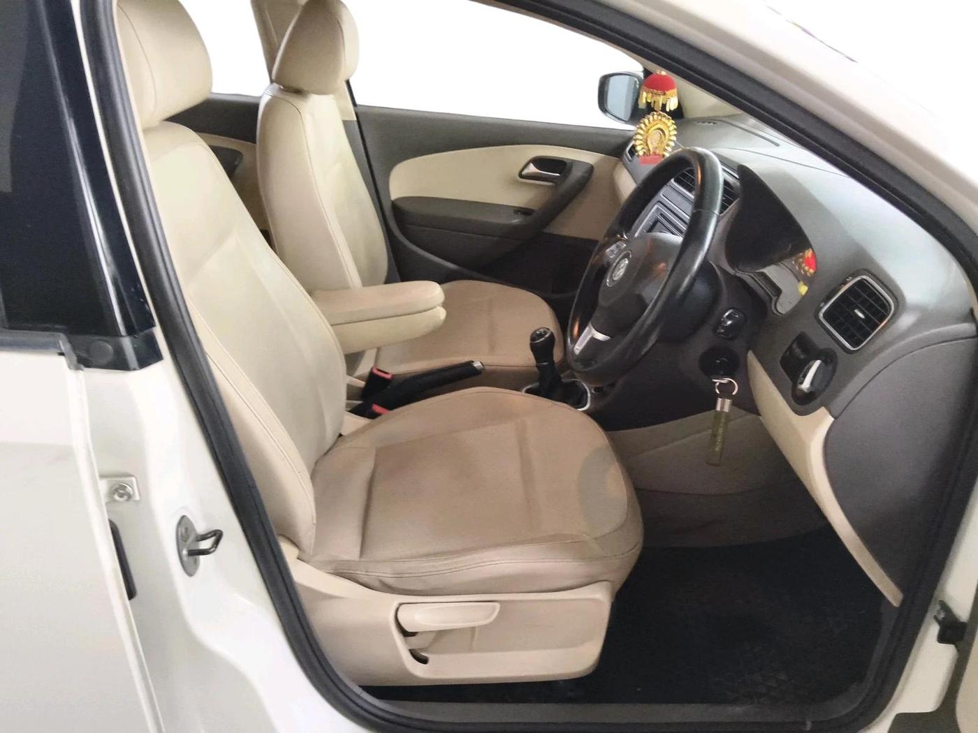 2014 Volkswagen Vento HIGHLINE DIESEL 1.6, Diesel, Manual, 1,08,517 km, interior