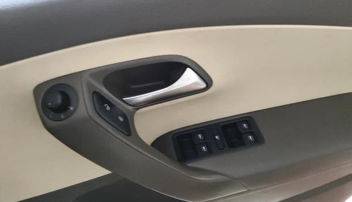 2014 Volkswagen Vento HIGHLINE DIESEL 1.6, Diesel, Manual, 1,08,517 km, interior