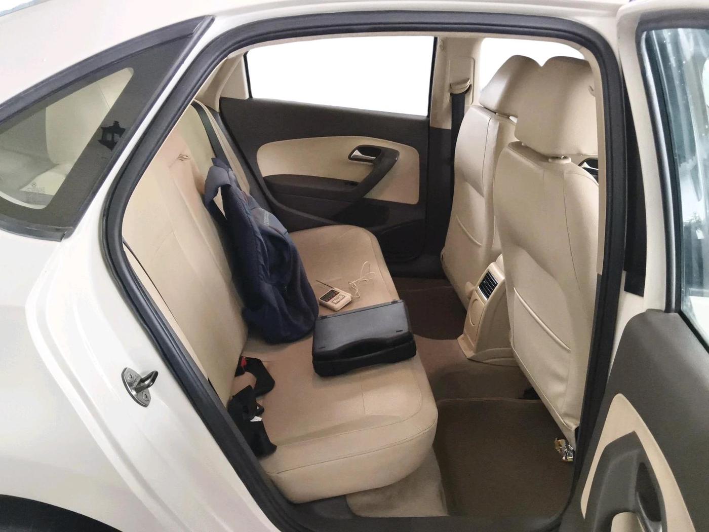 2014 Volkswagen Vento HIGHLINE DIESEL 1.6, Diesel, Manual, 1,08,517 km, interior