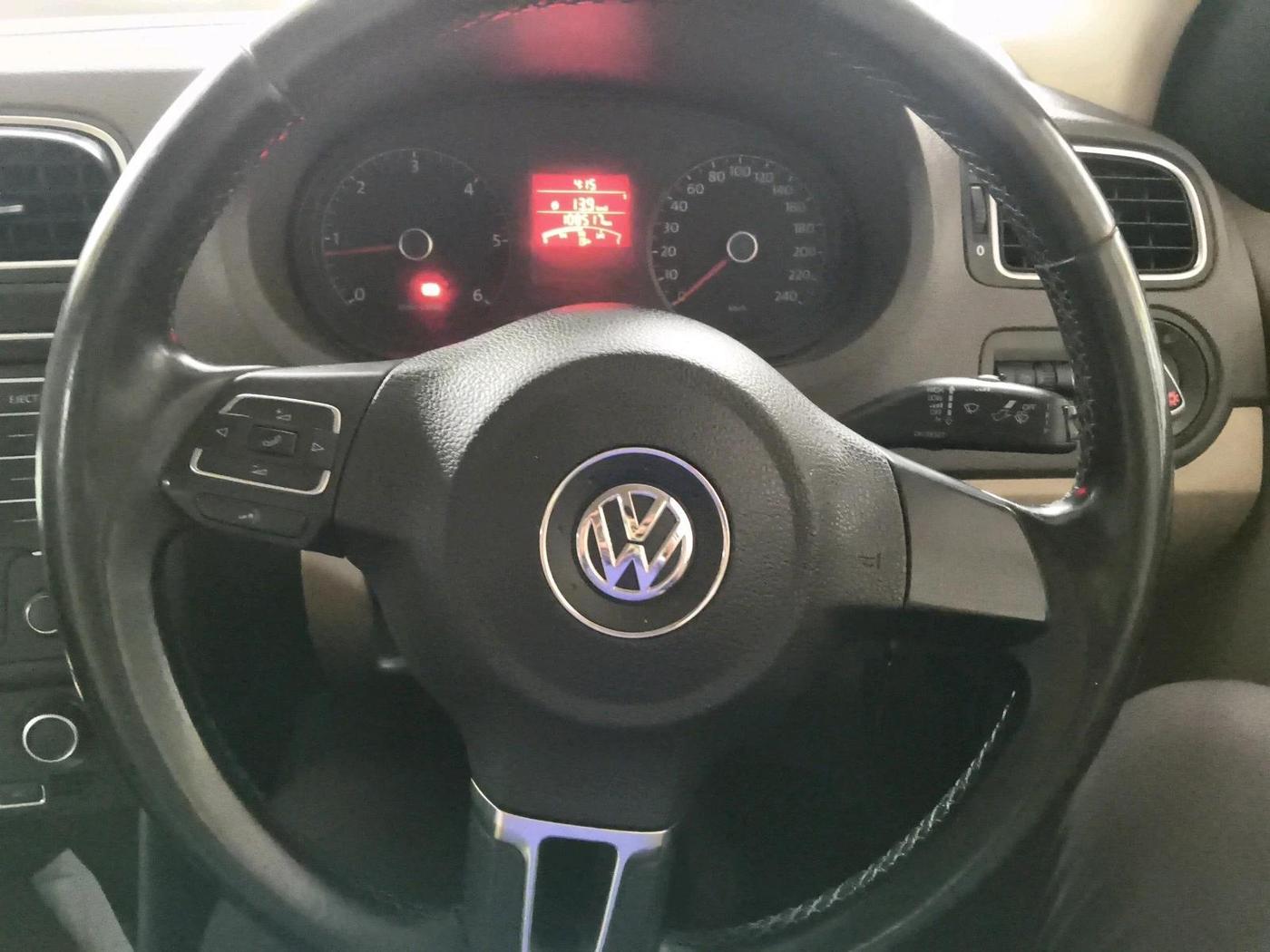 2014 Volkswagen Vento HIGHLINE DIESEL 1.6, Diesel, Manual, 1,08,517 km, interior