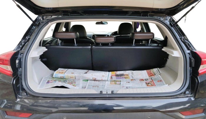 2020 Mahindra XUV300 W6 1.5 DIESEL, Diesel, Manual, 1,07,061 km, exterior