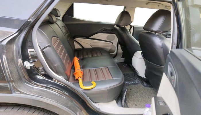 2020 Mahindra XUV300 W6 1.5 DIESEL, Diesel, Manual, 1,07,061 km, interior