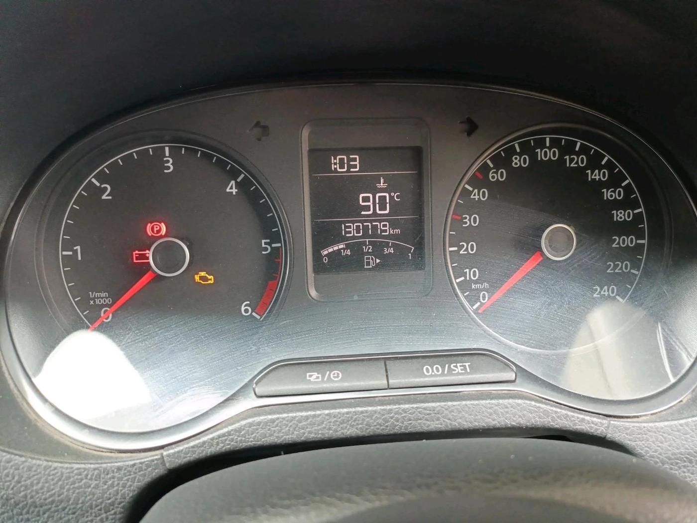 2014 Volkswagen Polo COMFORTLINE 1.5L, Diesel, Manual, 1,30,779 km, interior