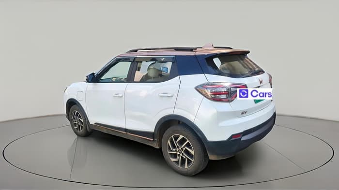 2024 Mahindra XUV400 EL Pro 39.4 KWH, Electric, Automatic, 1,04,785 km, exterior