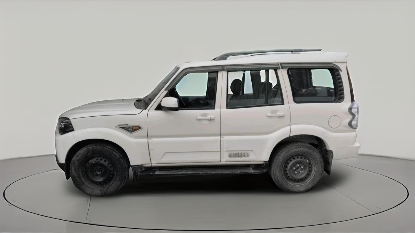 2017 Mahindra Scorpio S6 PLUS, Diesel, Manual, 1,70,662 km, exterior
