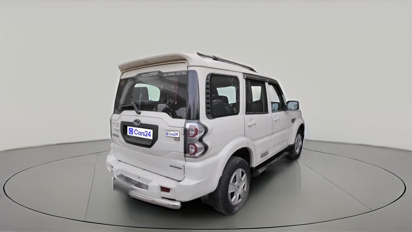 2017 Mahindra Scorpio S6 PLUS, Diesel, Manual, 1,70,662 km, exterior
