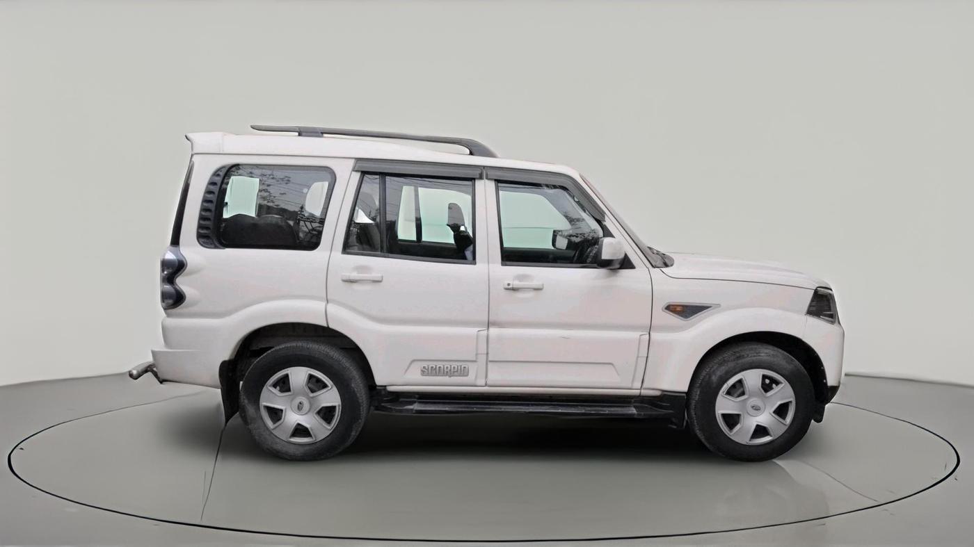 2017 Mahindra Scorpio S6 PLUS, Diesel, Manual, 1,70,662 km, exterior