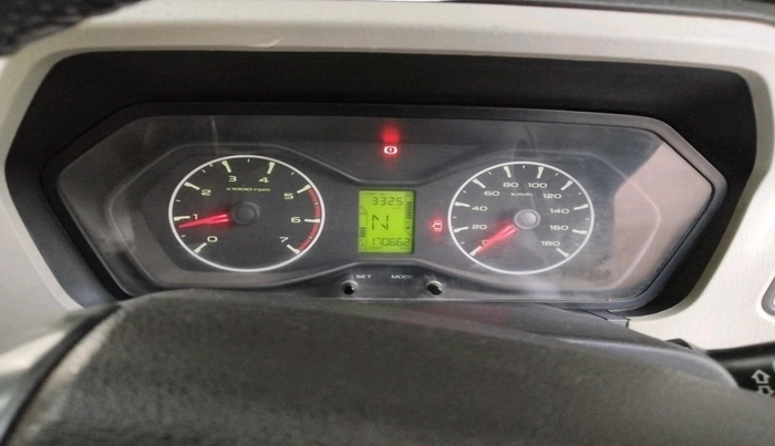 2017 Mahindra Scorpio S6 PLUS, Diesel, Manual, 1,70,662 km, interior