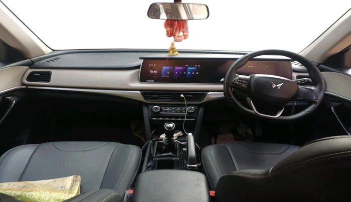 2022 Mahindra XUV700 AX 5 P MT 7 STR, Petrol, Manual, 23,148 km, interior