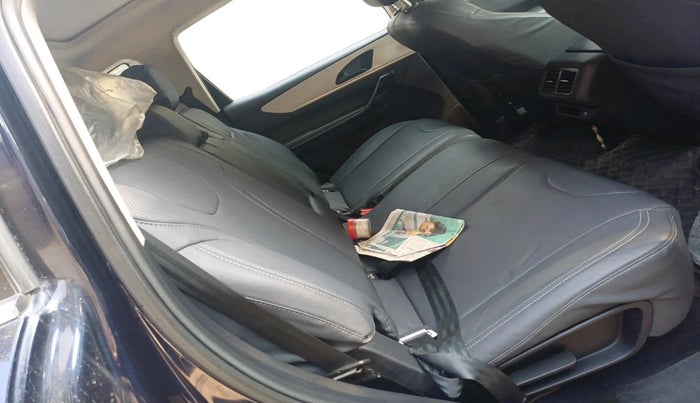 2022 Mahindra XUV700 AX 5 P MT 7 STR, Petrol, Manual, 23,148 km, interior