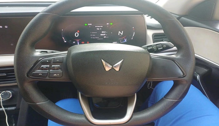 2022 Mahindra XUV700 AX 5 P MT 7 STR, Petrol, Manual, 23,148 km, interior