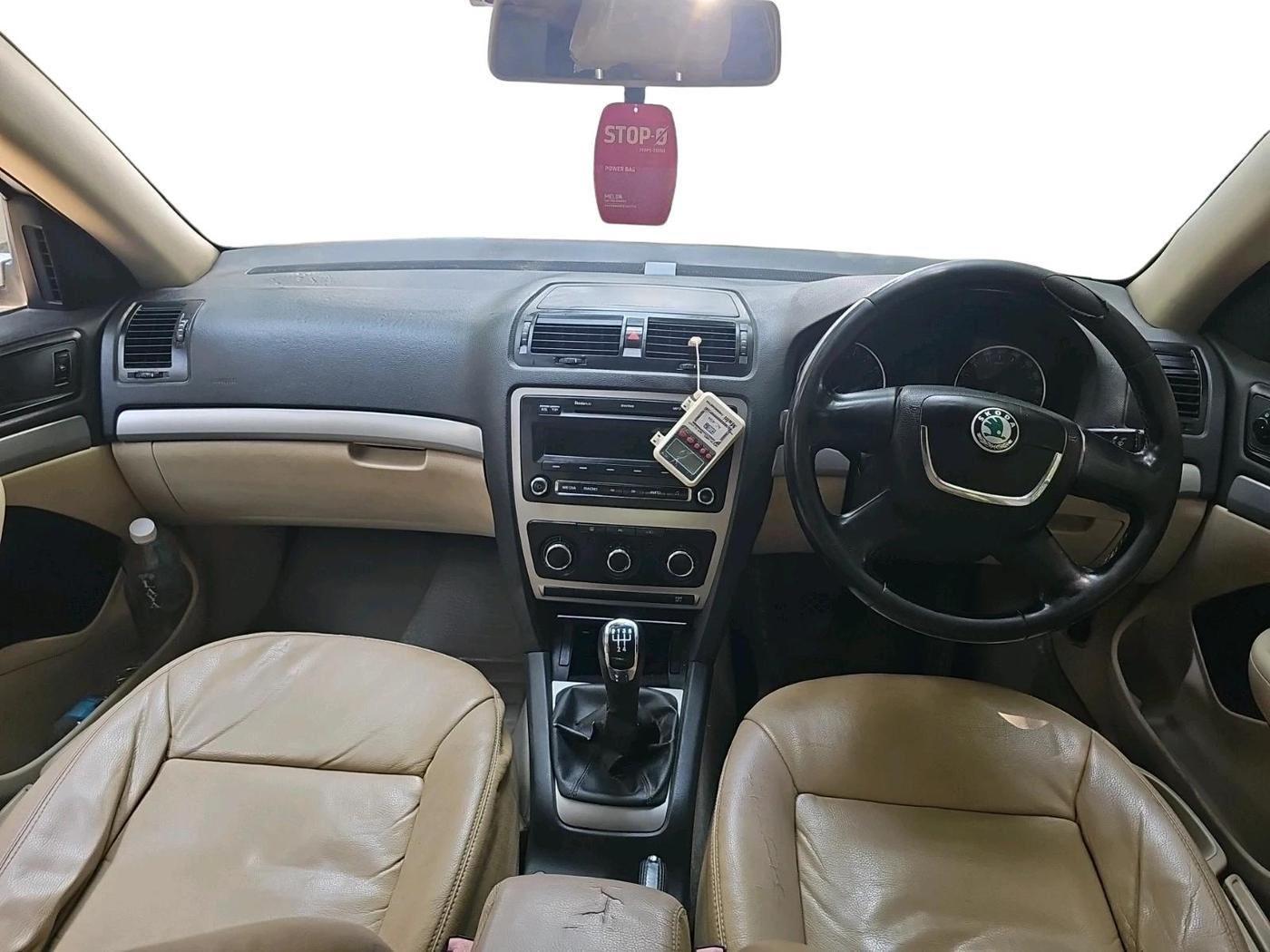 2012 Skoda Laura AMBIENTE 1.9 TDI MT, Diesel, Manual, 71,264 km, interior