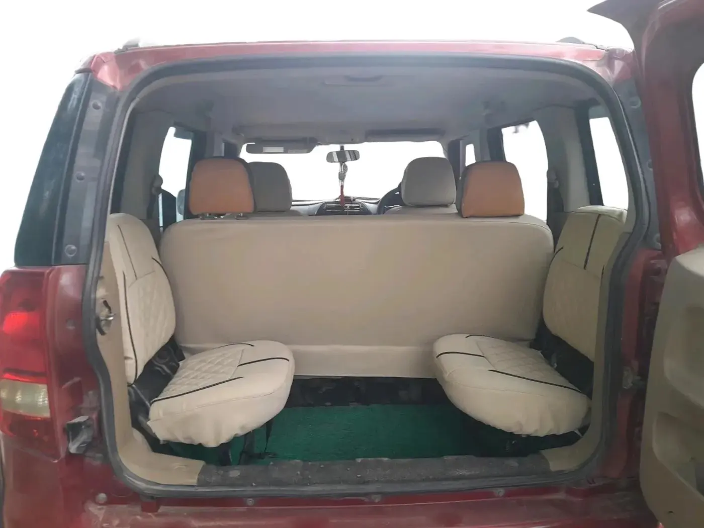 2015 Mahindra TUV300 T6 PLUS, Diesel, Manual, 1,45,606 km, exterior