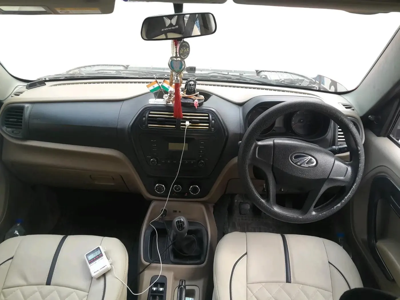 2015 Mahindra TUV300 T6 PLUS, Diesel, Manual, 1,45,606 km, interior