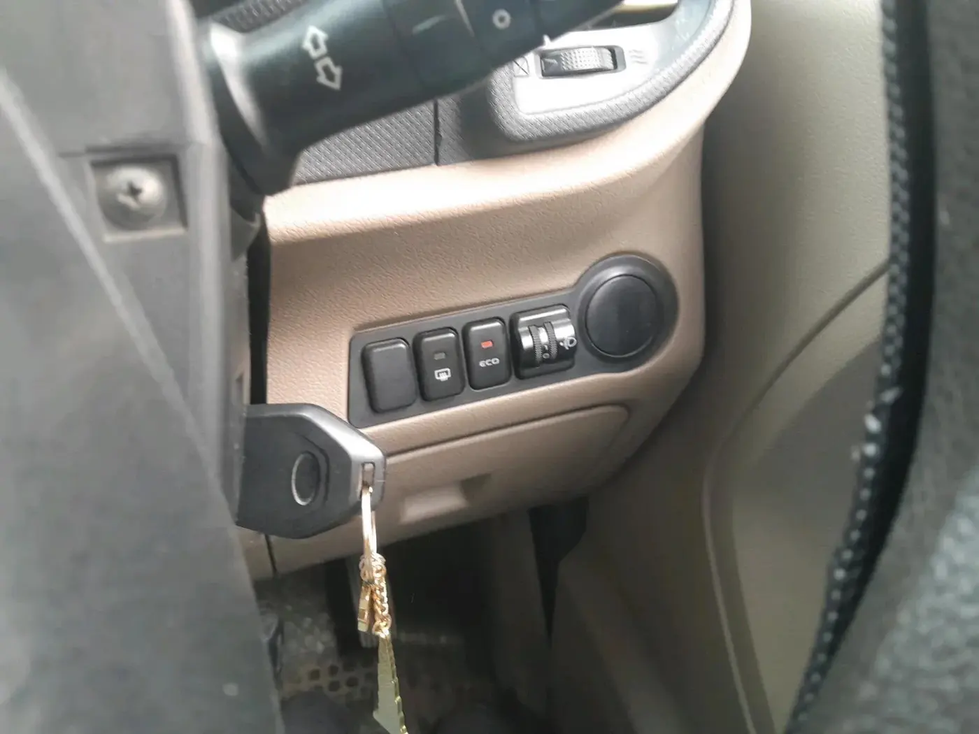 2015 Mahindra TUV300 T6 PLUS, Diesel, Manual, 1,45,606 km, interior