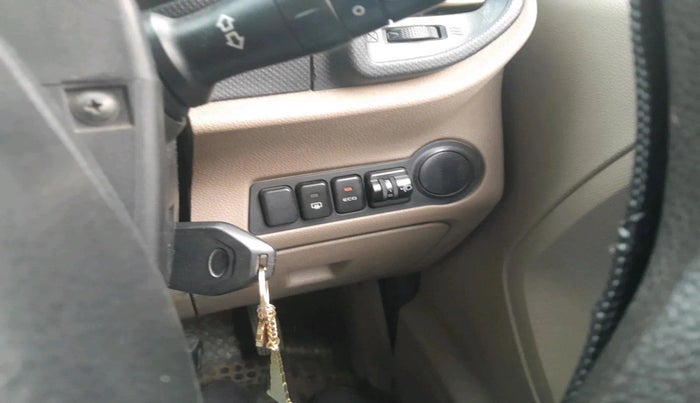 2015 Mahindra TUV300 T6 PLUS, Diesel, Manual, 1,45,606 km, interior