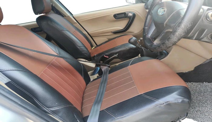 2015 Mahindra TUV300 T4, Diesel, Manual, 96,202 km, interior