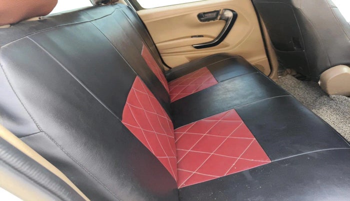 2015 Mahindra TUV300 T4, Diesel, Manual, 96,202 km, interior